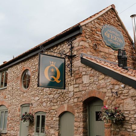 The Queens Chew Magna Room photo