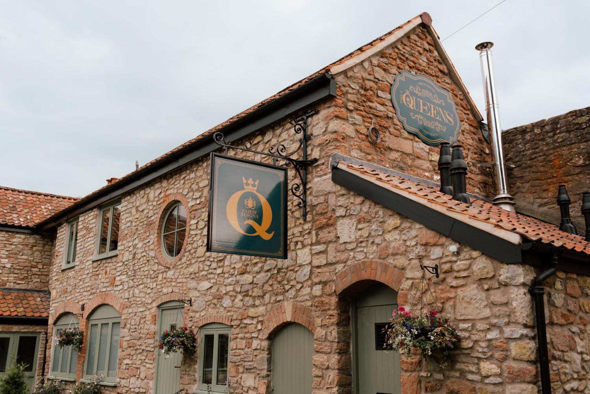 The Queens Chew Magna Room photo